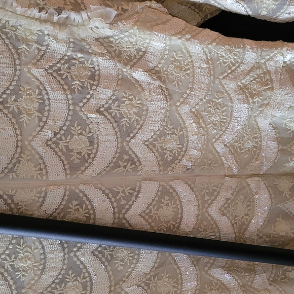 Needle & Thread Yellow sequence - Picture 5 of 7